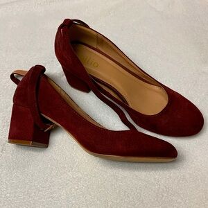 Ollio heels. Thick heel. Dark maroon color. About a 2 inch heel. Size 8 1/2.